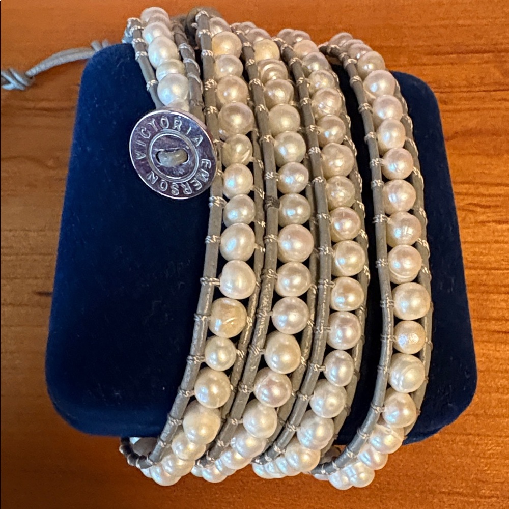 Victoria Emerson wrap Bracelet - Picture 8 of 8